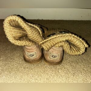 Women’s size 8 brown Classic Cardy Knit Boot